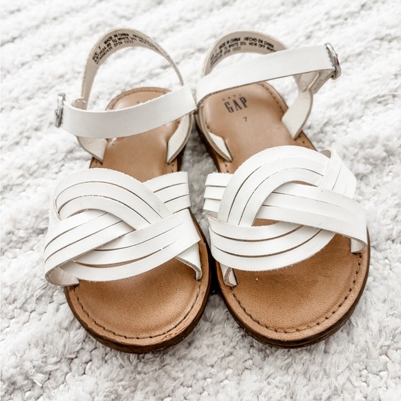 GAP Other - GAP Toddler Girl’s White Woven Stappy Sandal - Size 7